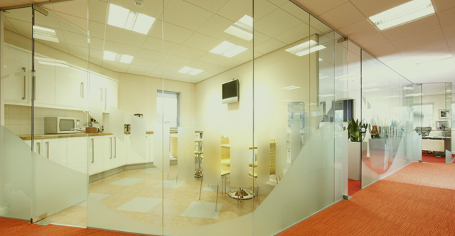 Tips to Choose the Perfect Window Glass for Your Office