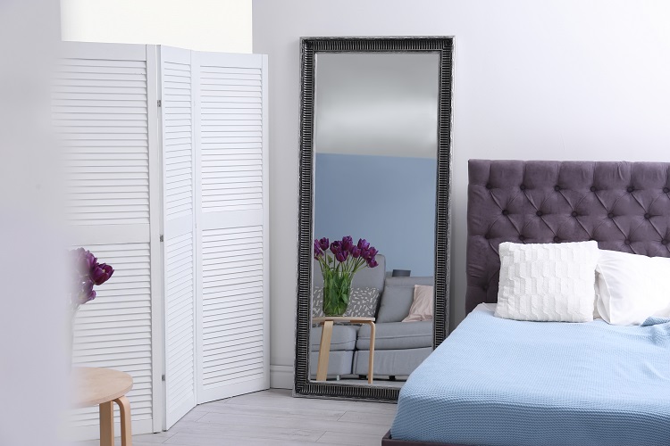 How to Use Mirrors for the Elegant Look of the Bedroom?