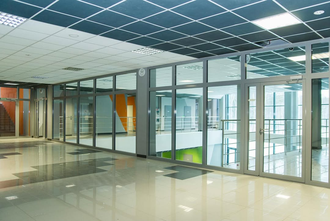 Common Challenges and Solutions while Installing Fire-Resistant Glass