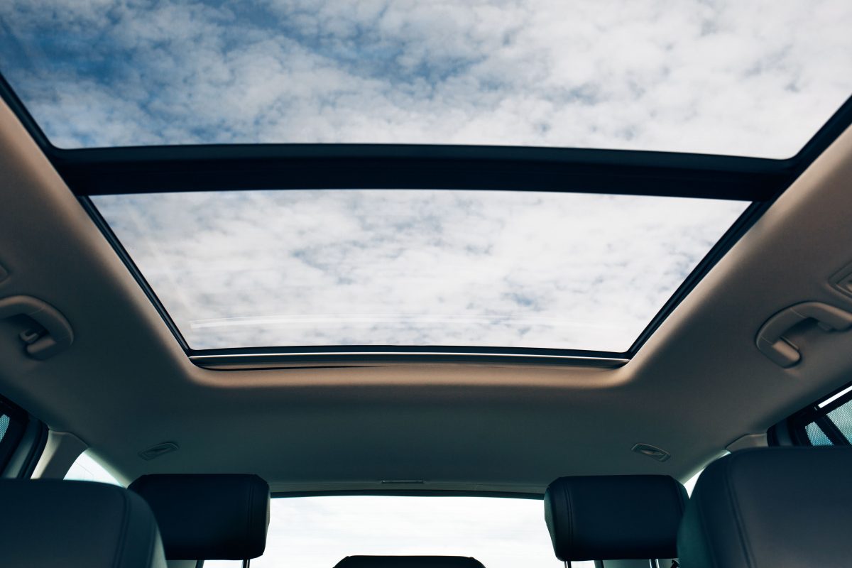 Car sunroof glass maintenance
